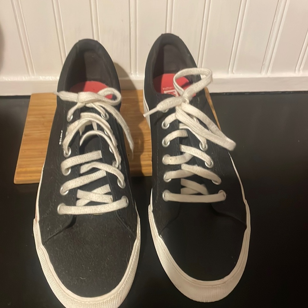 Keds Black & White Women’s casual sneakers
